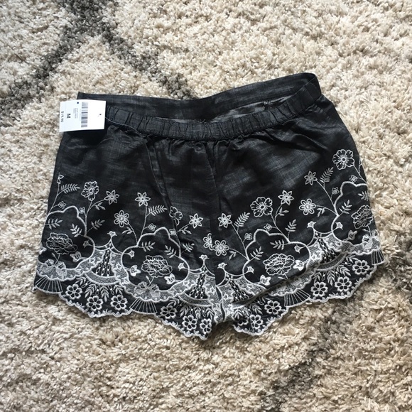 Floral Embroidered Chambray Shorts - Picture 2 of 4